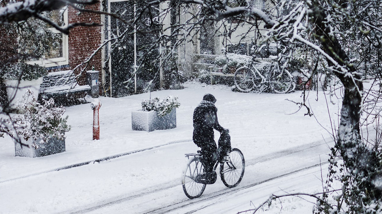personne bicyclette hiver